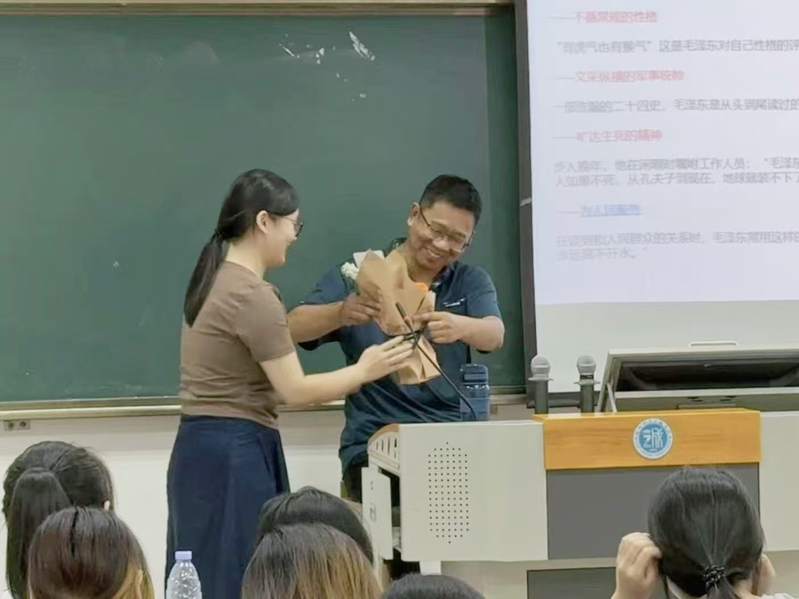 人艺动态｜人文艺术系开展感恩教师节主题活动