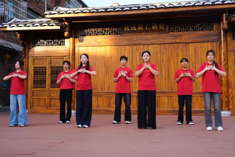 “追寻红色印记，赓续革命精神”人文艺术系“小红传”实践队音乐思政文艺汇演圆满落幕